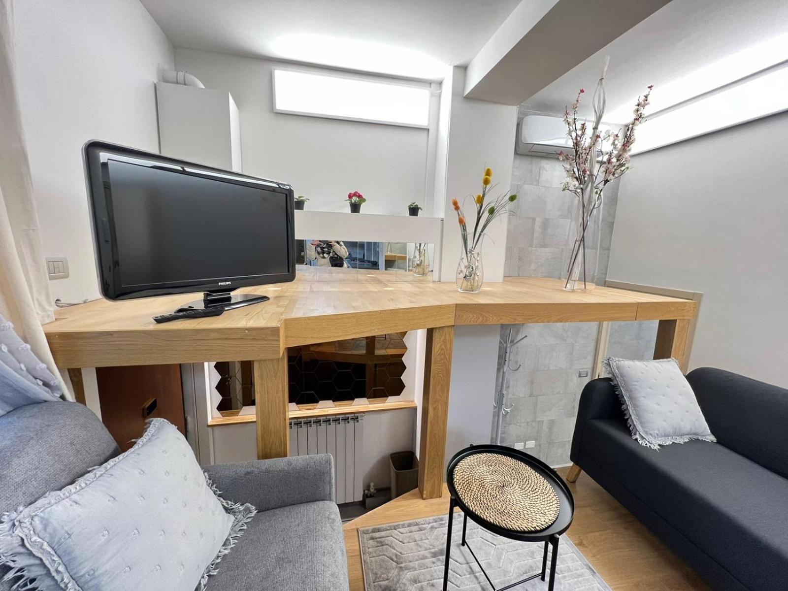 "R&P Apartment", Short Term Stay, Elegant Design, Bisceglie Metro Station, Easy For San Siro And Fiera Milano, Free Parking 外观 照片
