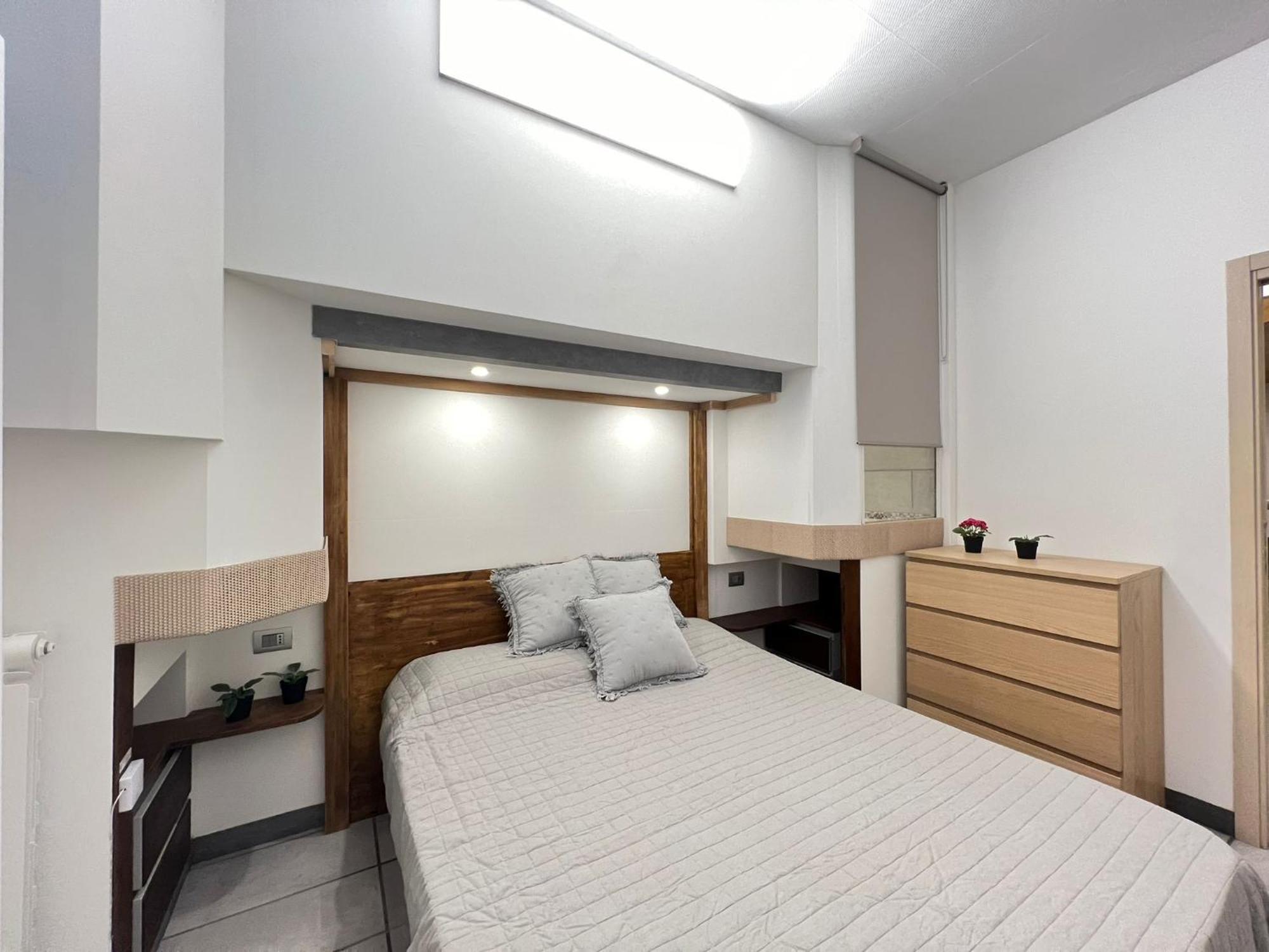"R&P Apartment", Short Term Stay, Elegant Design, Bisceglie Metro Station, Easy For San Siro And Fiera Milano, Free Parking 外观 照片
