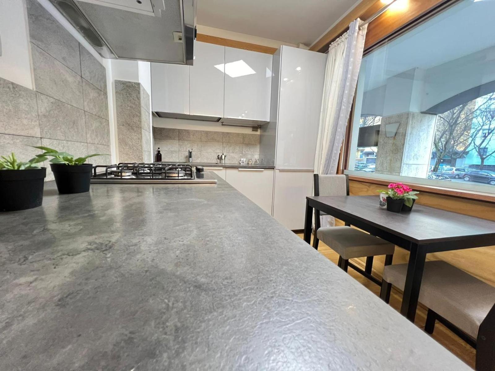 "R&P Apartment", Short Term Stay, Elegant Design, Bisceglie Metro Station, Easy For San Siro And Fiera Milano, Free Parking 外观 照片